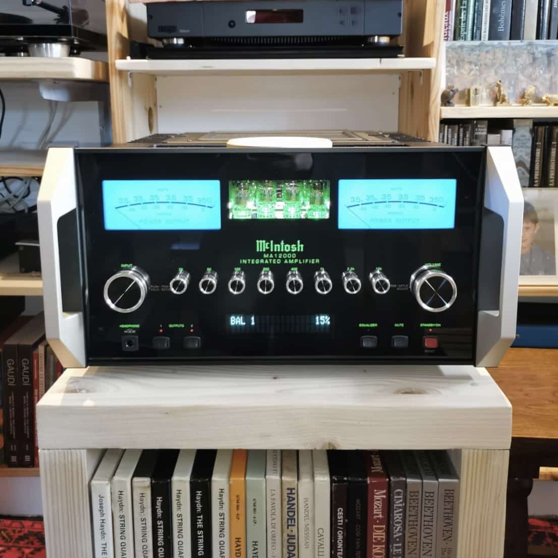 3e08e494-064b-4f02-9aa0-47b4f5944972 Amplificateur McIntosh MA12000